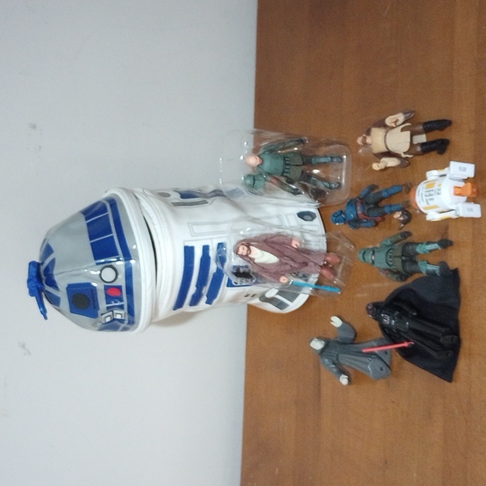 Star wars action figures Darth Vader obi droid mandalorian R2D2 lunchbox full